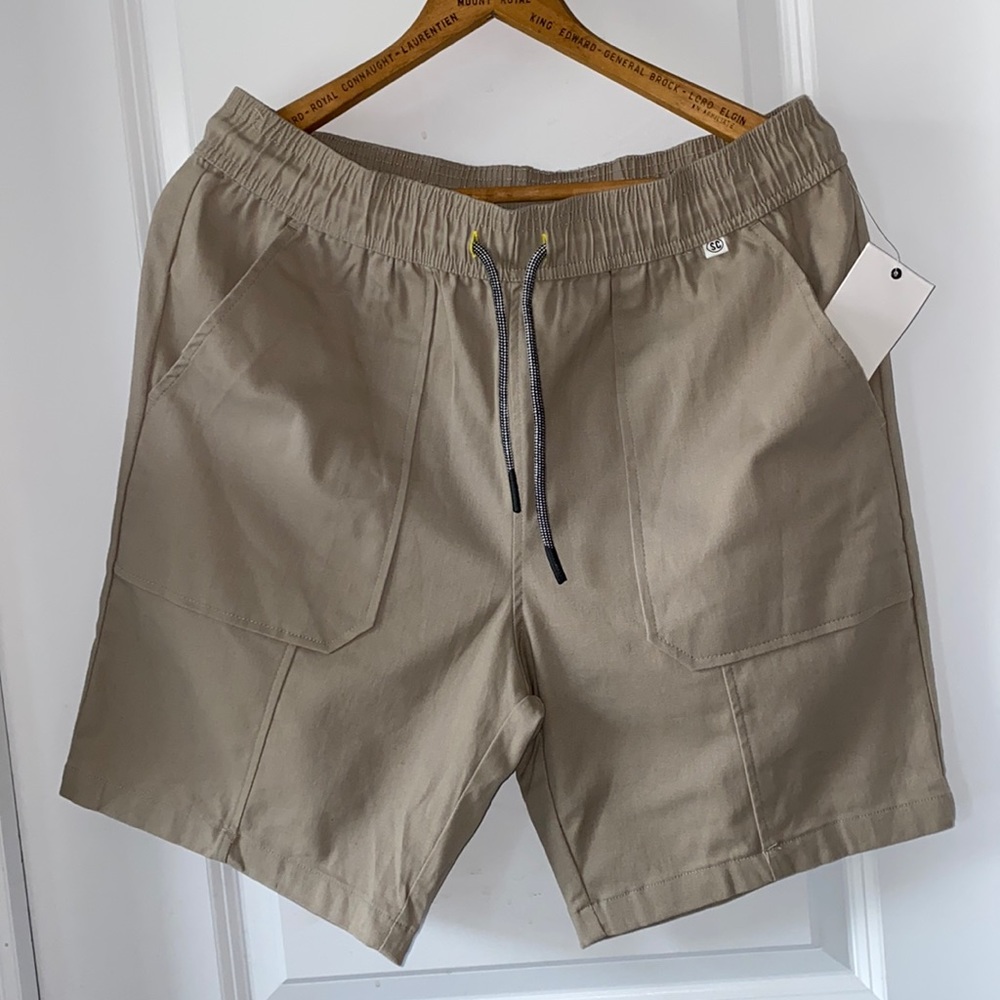 Men’s Medium Sovereign Code Beige Shorts